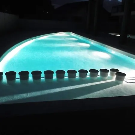 Con Piscina Apartmán *